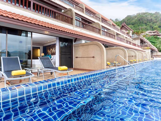Deluxe Room, 1 King Bed, Pool Access
