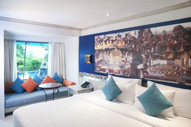 Deluxe Room, 1 King Bed, Pool Access