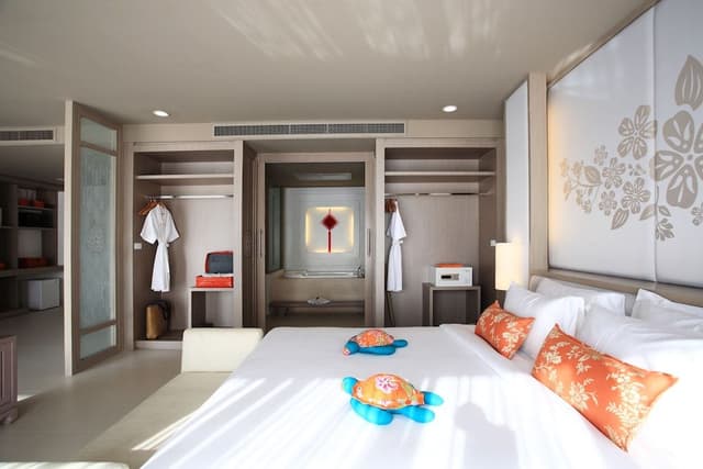 Junior Suite Pool Access
