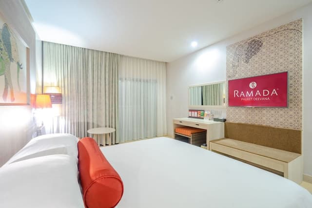 Deluxe Room - Breakfast