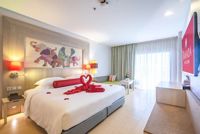 Premier Room, Pool View