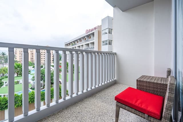 Premier Room, Pool View