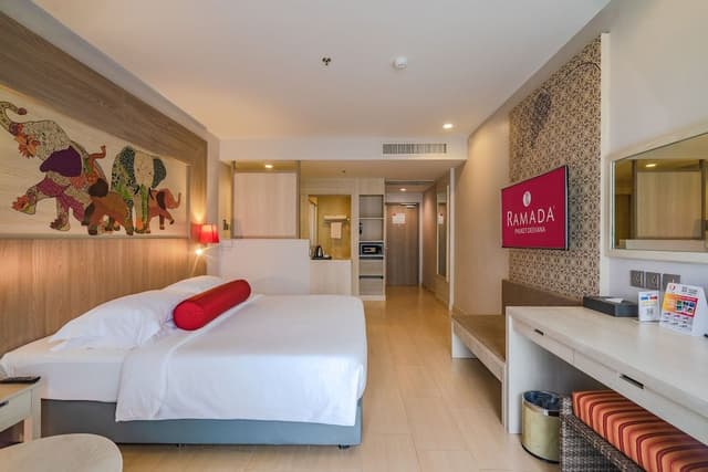Deluxe Room - Breakfast
