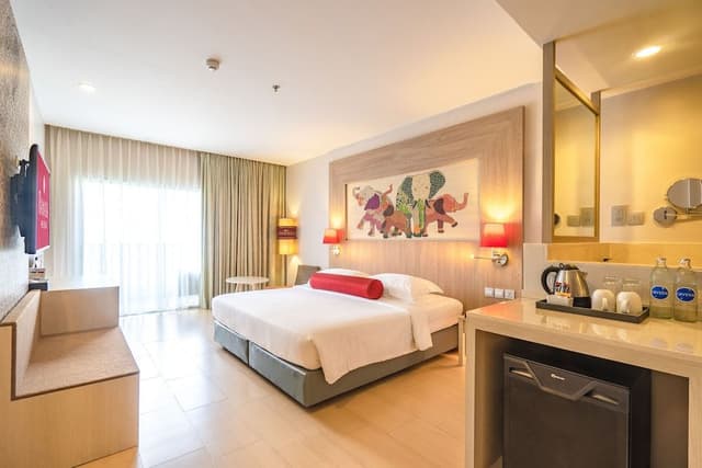 Deluxe Room - Breakfast