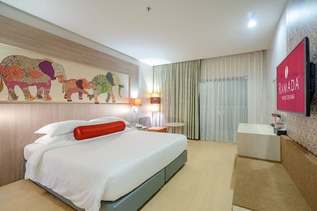 Deluxe Room - Breakfast