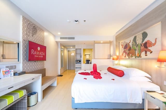 Premier Room, Pool View