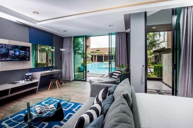 Grand Deluxe Pool Access