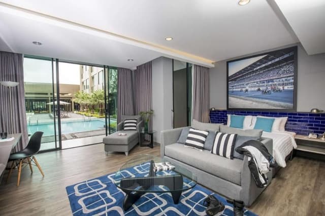 Grand Deluxe Pool Access