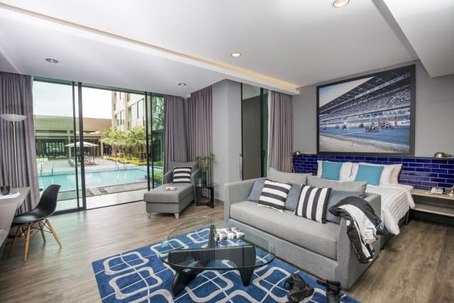 Grand Deluxe Pool Access