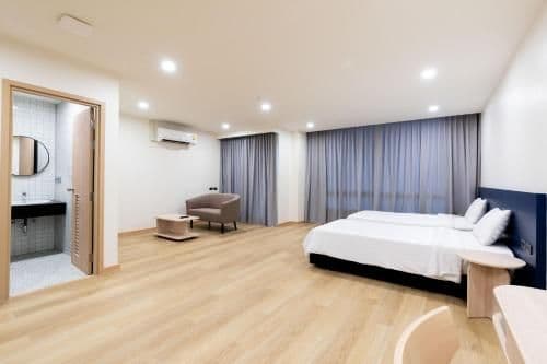 Grand Deluxe Twin Room