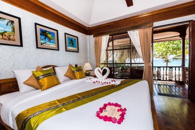 Bungalow, Beachfront