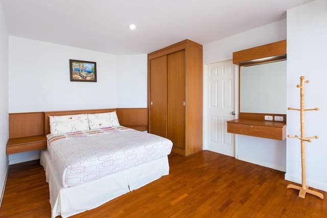 2 Bedroom Apartment with Sea View (Free WIFI in room)