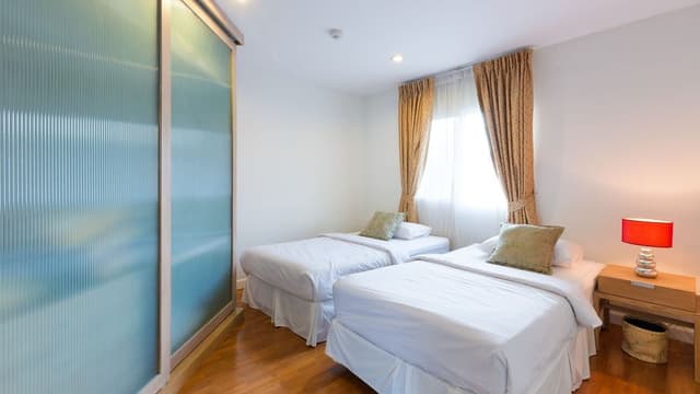 2 Bedroom Apartment with Sea View (Free WIFI in room)