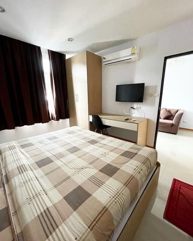 One Bedroom With Kitchenette Apartment
