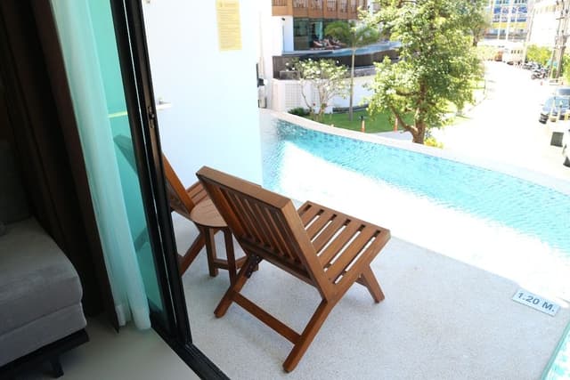 Classic Pool Access King Room