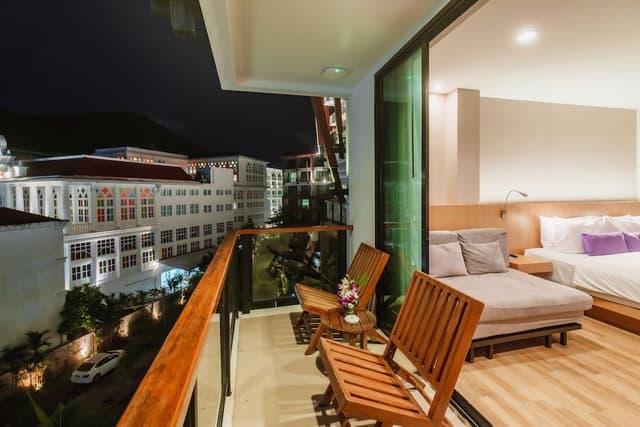 Executive King with Pool View
