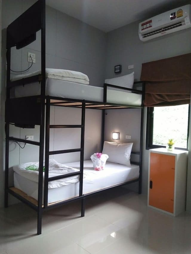 Dorm 2 beds