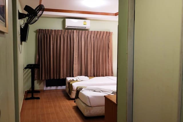 1 Twin Bed Room