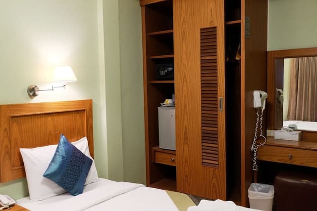 1 Twin Bed Room