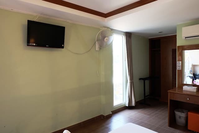 1 Double Bed Room