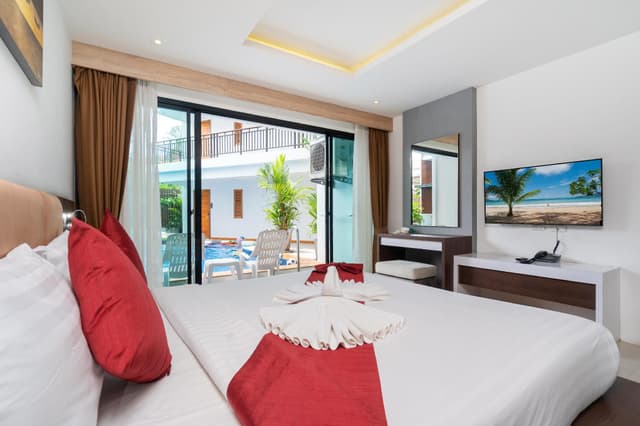Deluxe Double Room with Pool Access