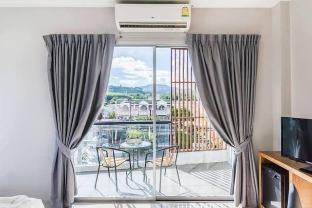 Lemon Terrace Room