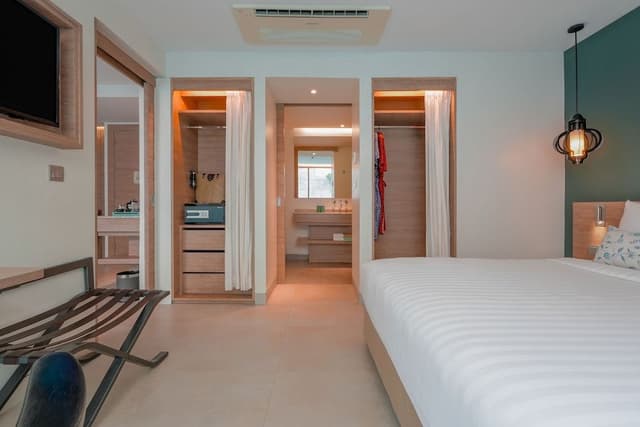 One Bedroom Suite Pool Access