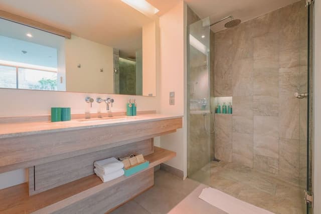 One Bedroom Suite Pool Access