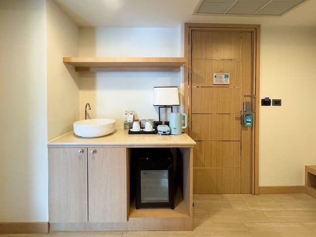 One Bedroom Suite City View