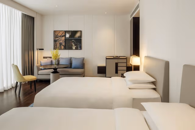 Room, 2 Twin Beds, City View