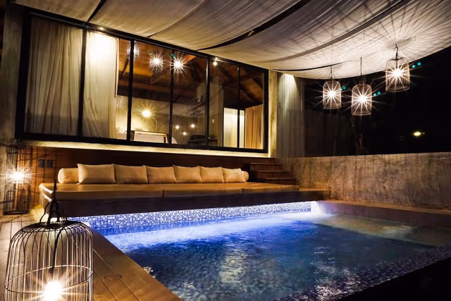 Private Jacuzzi Suite