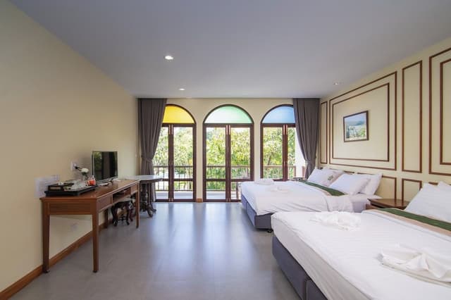 Family Room, 2 Double Beds, Refrigerator, Garden View