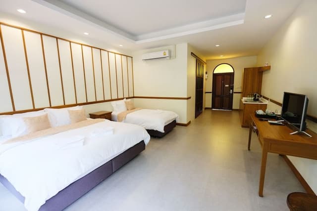 Deluxe Triple Room, 1 Bedroom, Balcony, Garden View