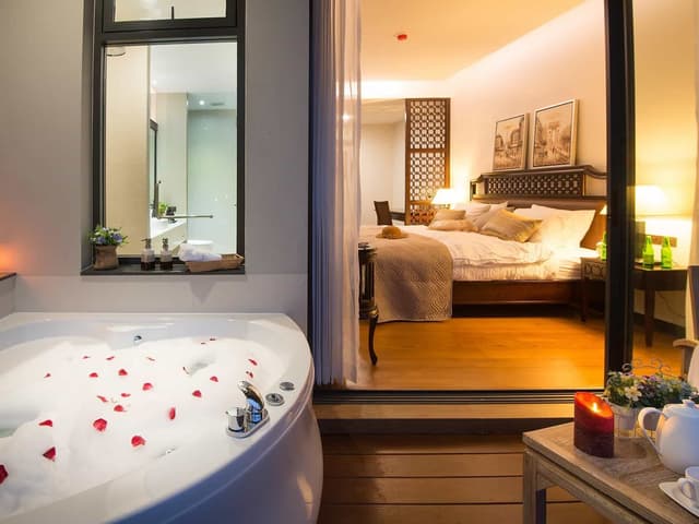 Jacuzzi Suite Room