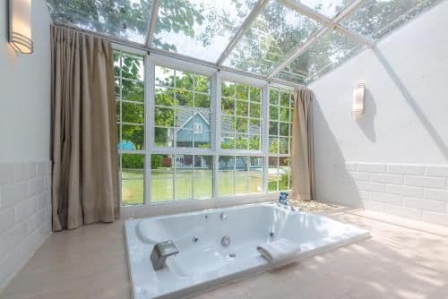 Jacuzzi Villa