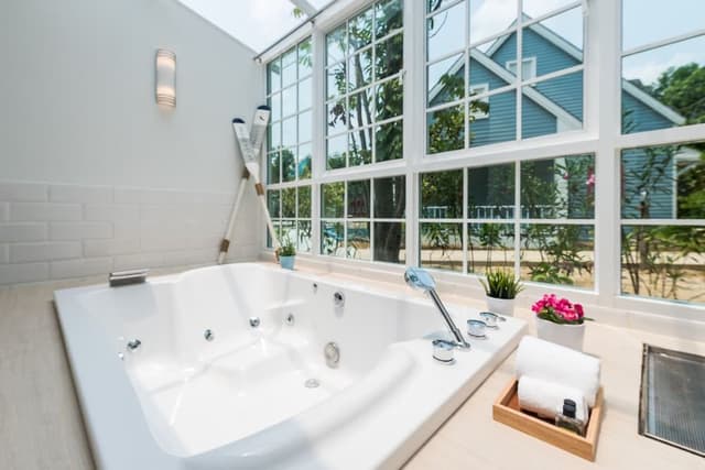 Jacuzzi Villa