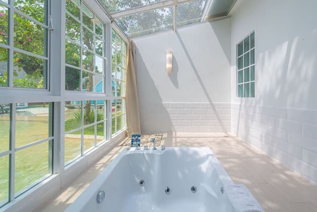 Jacuzzi Villa