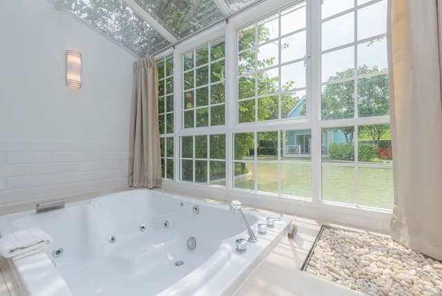 Jacuzzi Villa