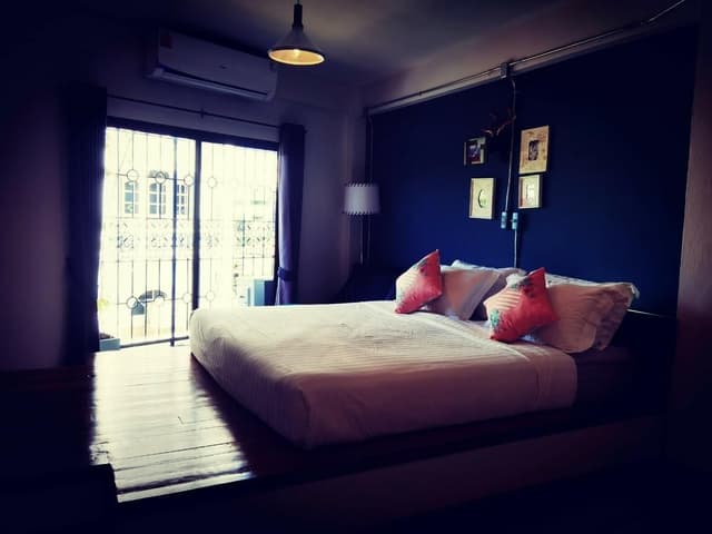 Deluxe King Room with Private Bathroom