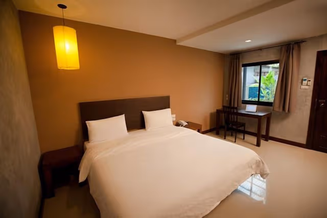 Standard Double Room (Building)