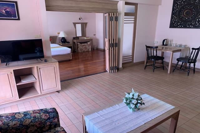 Suite, Bathtub