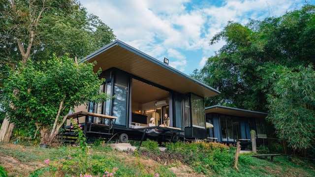Panoramic Riverside Cabin with Jacuzzi