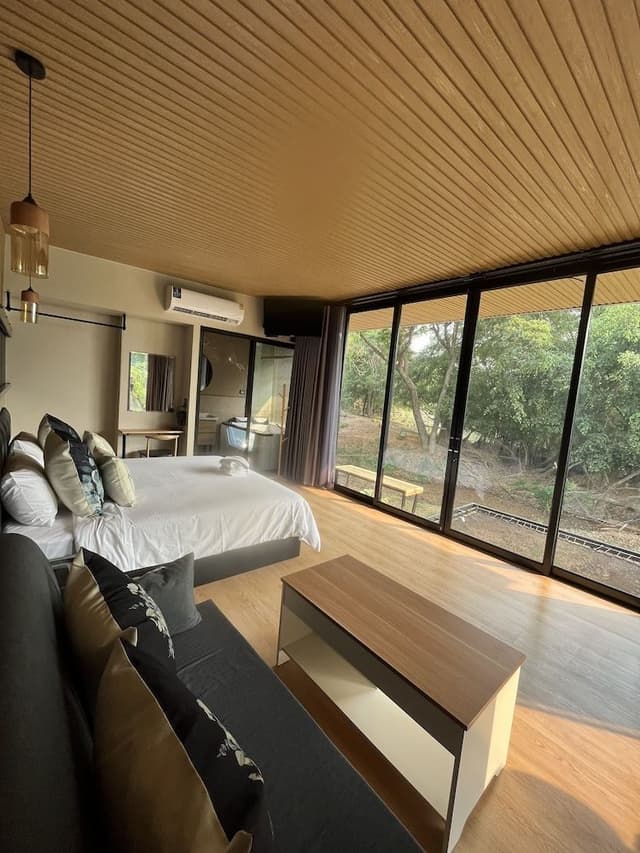 Panoramic Riverside Cabin with Jacuzzi