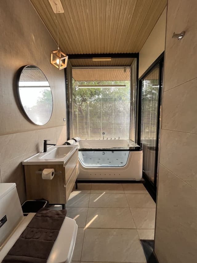 Panoramic Riverside Cabin with Jacuzzi