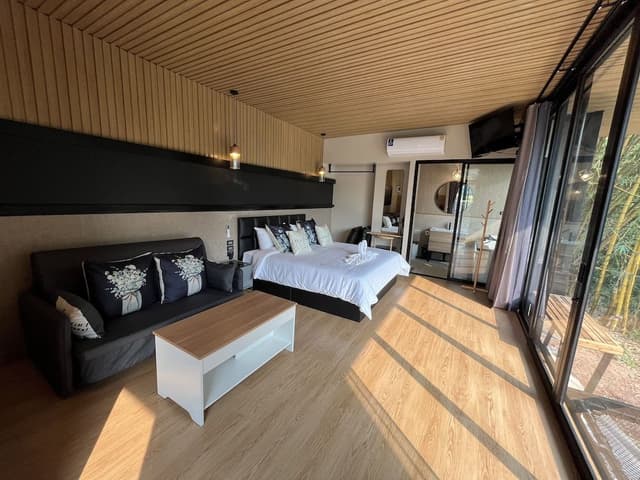 Panoramic Riverside Cabin with Jacuzzi