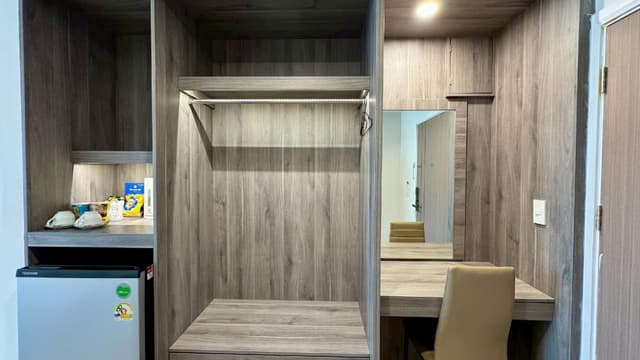 Premier Twin Room with window