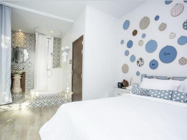 Standard King Bed