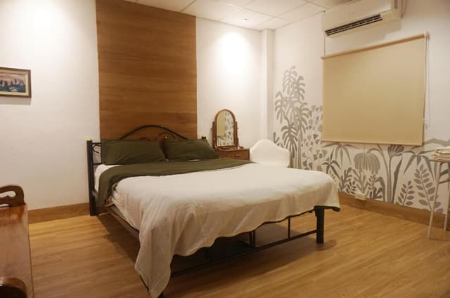1 Queen Bed No Smoking