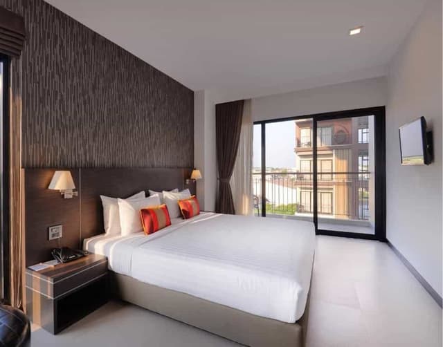 Deluxe River View King Bed (A Building)