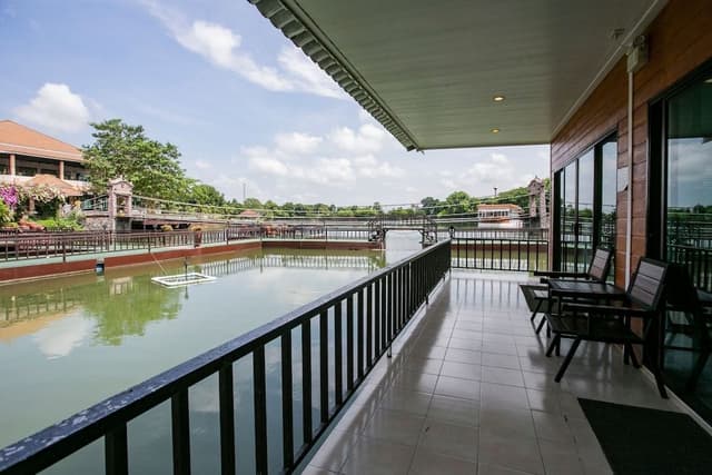 Deluxe Riverview